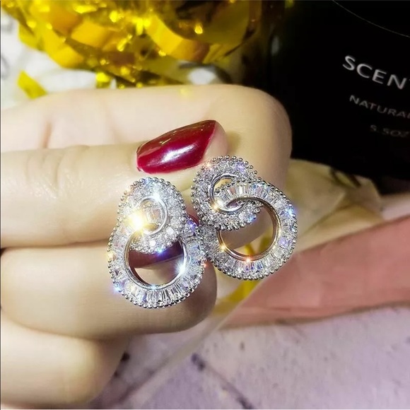 ❗️LAST ONE❗️925 Silver Diamond Cubic Zirconia Hoop Design Earrings - Picture 2 of 5